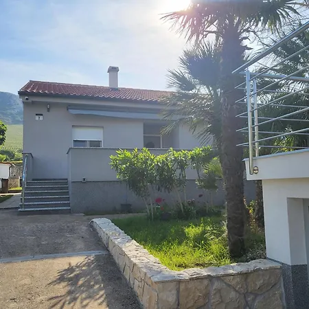 Aja شقة Draga Bašćanska